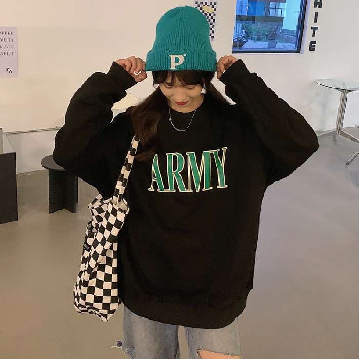 カジュアルコーデ  ARMYロゴオーバーサイズスウェット