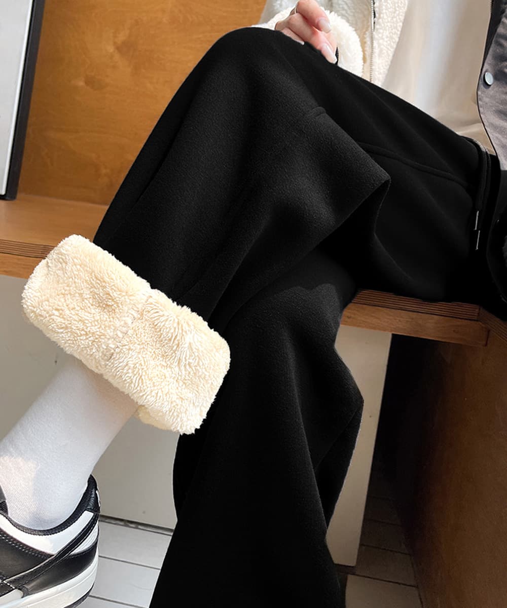カジュアルコーデ 裏ボア暖かパンツ 秋冬防寒スウェット