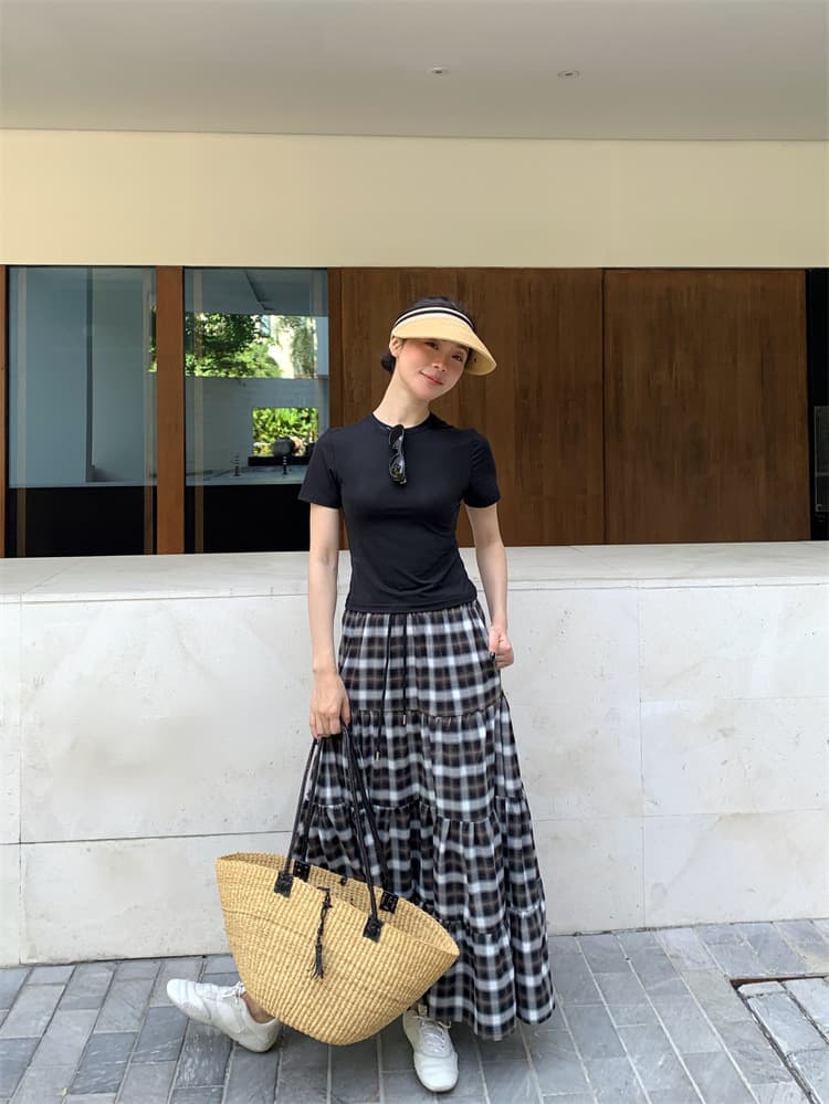 カジュアルコーデ 格子柄ティアードロングスカート