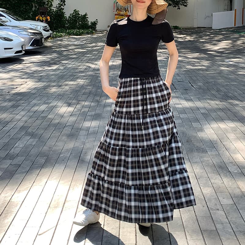 カジュアルコーデ 格子柄ティアードロングスカート