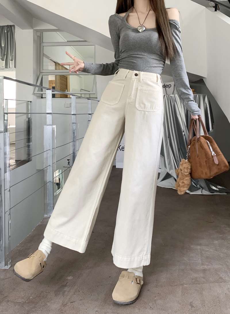 カジュアルコーデ 幅広ホワイトデニムパンツ