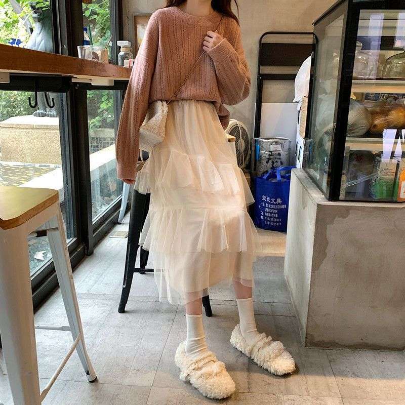 カジュアルコーデ  ティアードチュールロングスカート