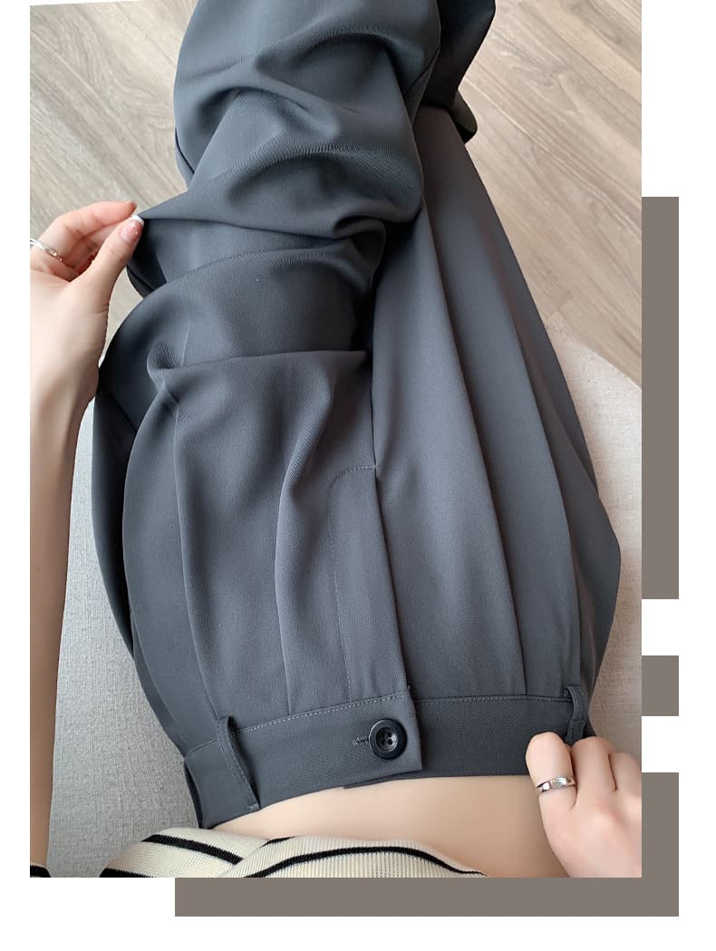 カジュアルコーデ ゆったりワイドストレートパンツ