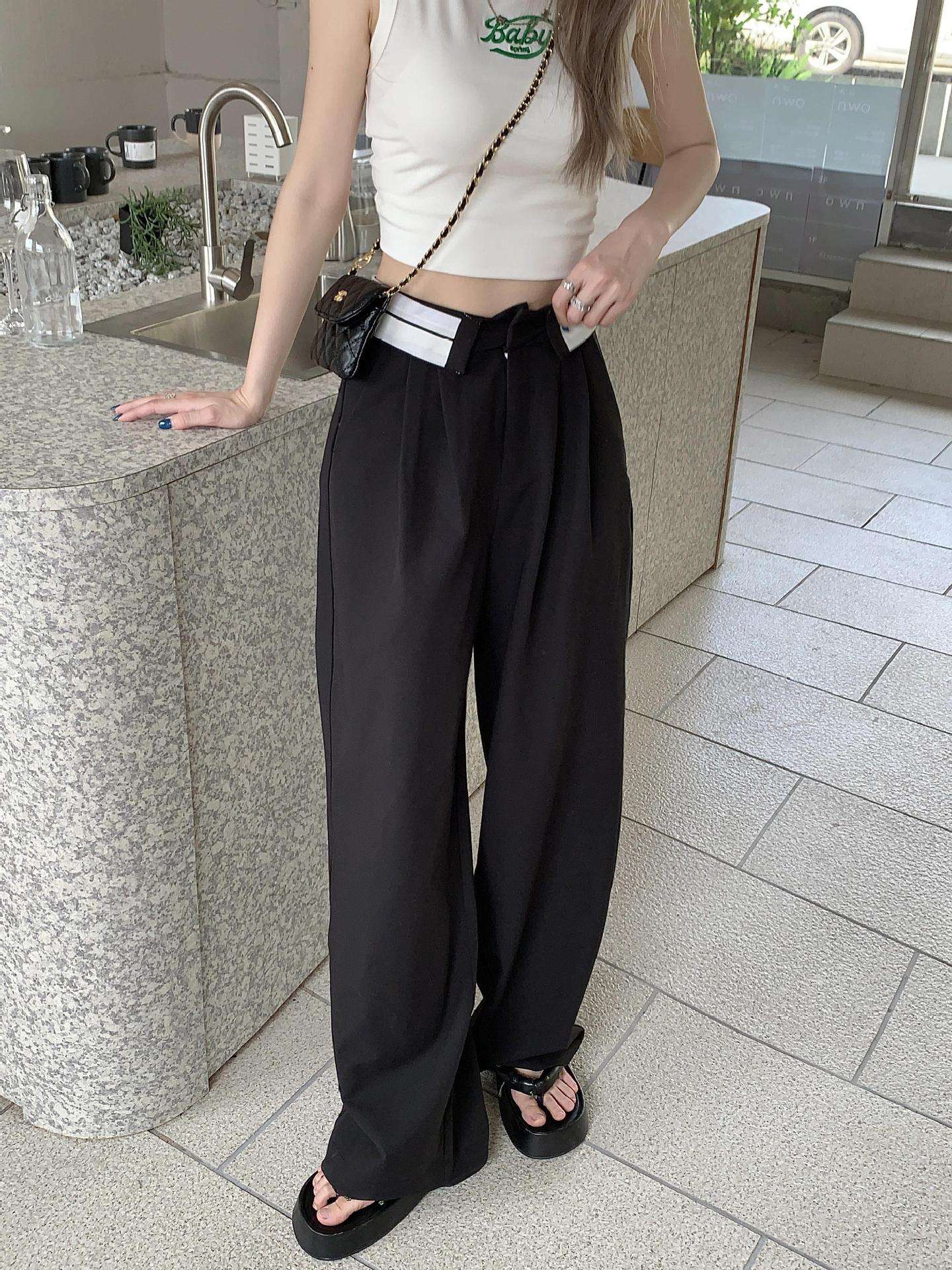 カジュアルコーデ  ワイドシルエットタックパンツ