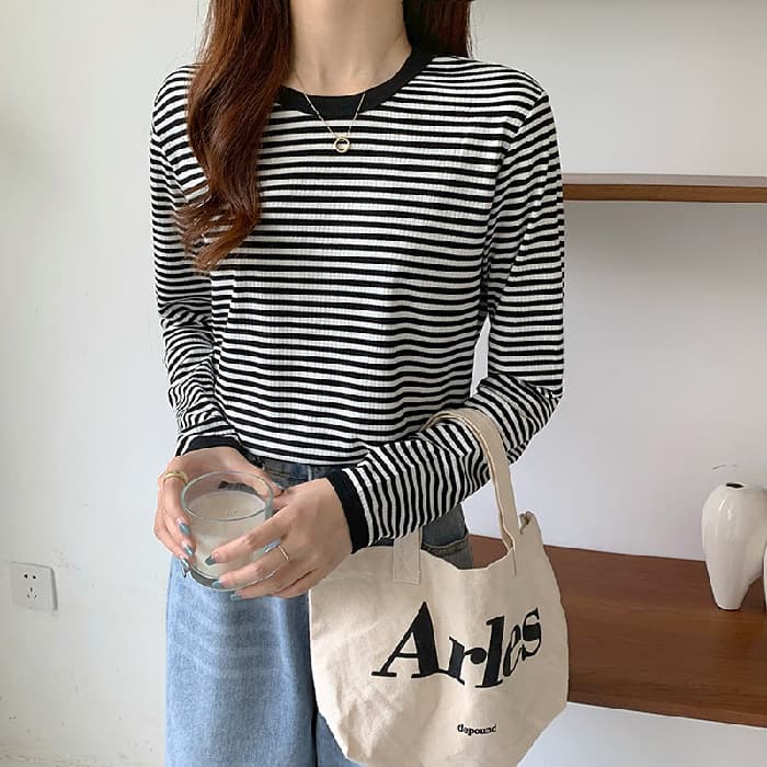 カジュアルコーデ カジュアルコーデ ボーダー柄コントラスト配色リブニット