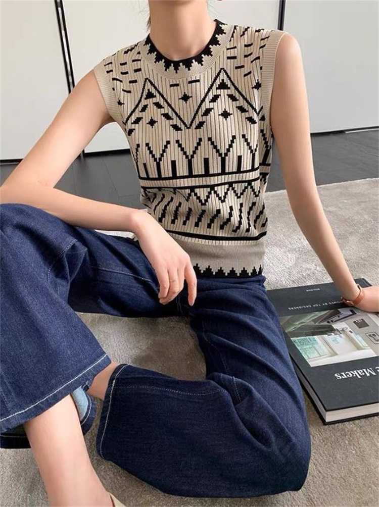 カジュアルコーデ 2025春新作 幾何学模様ノースリーブニット