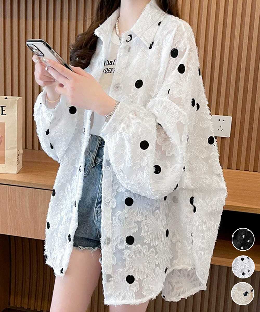 カジュアルコーデ 透け感ドット柄シャツ 薄手羽織り