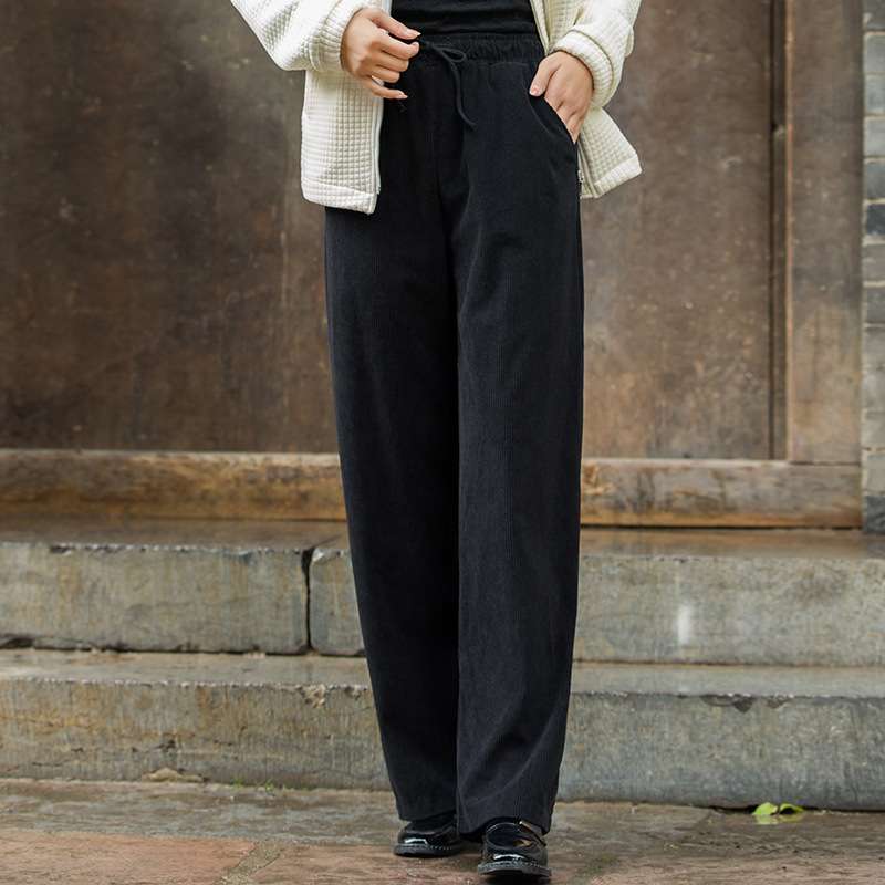 カジュアルコーデ  ゆったりコーデュロイワイドパンツ