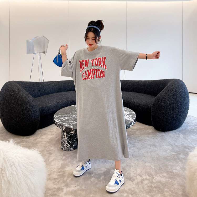 カジュアルコーデ  ニューヨークロゴゆったりTシャツワンピース