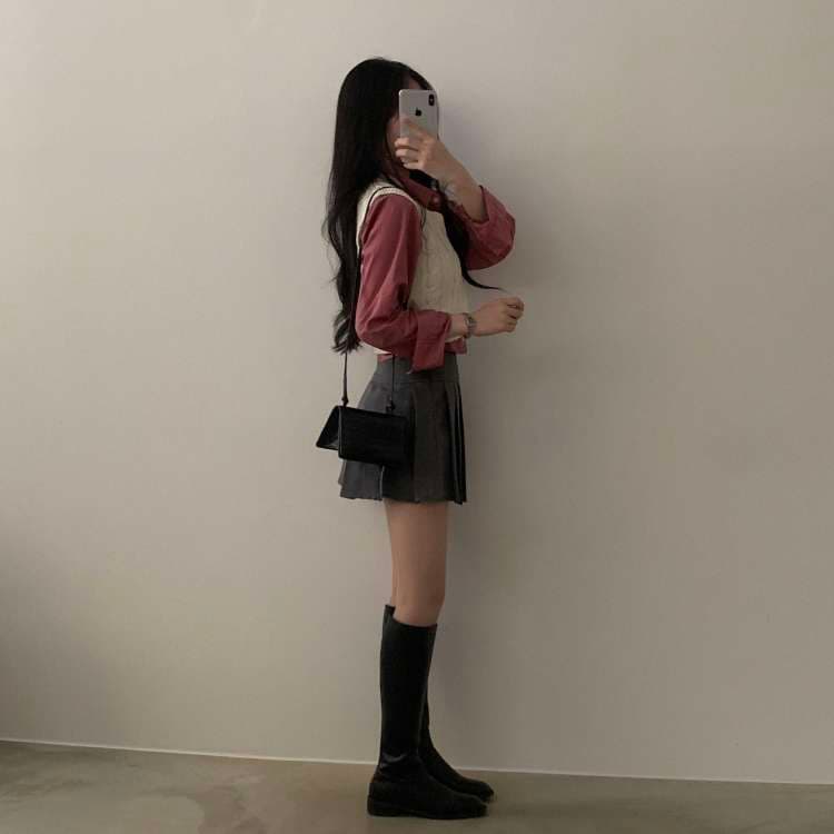 カジュアルコーデ  ゆったりシルエットのクロップド丈シャツ