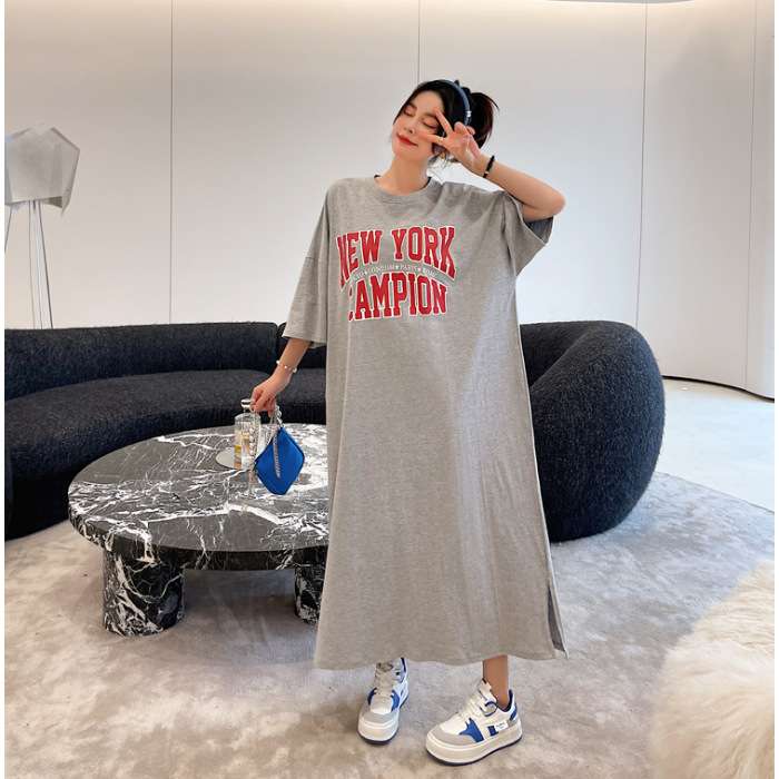 カジュアルコーデ  ニューヨークロゴゆったりTシャツワンピース