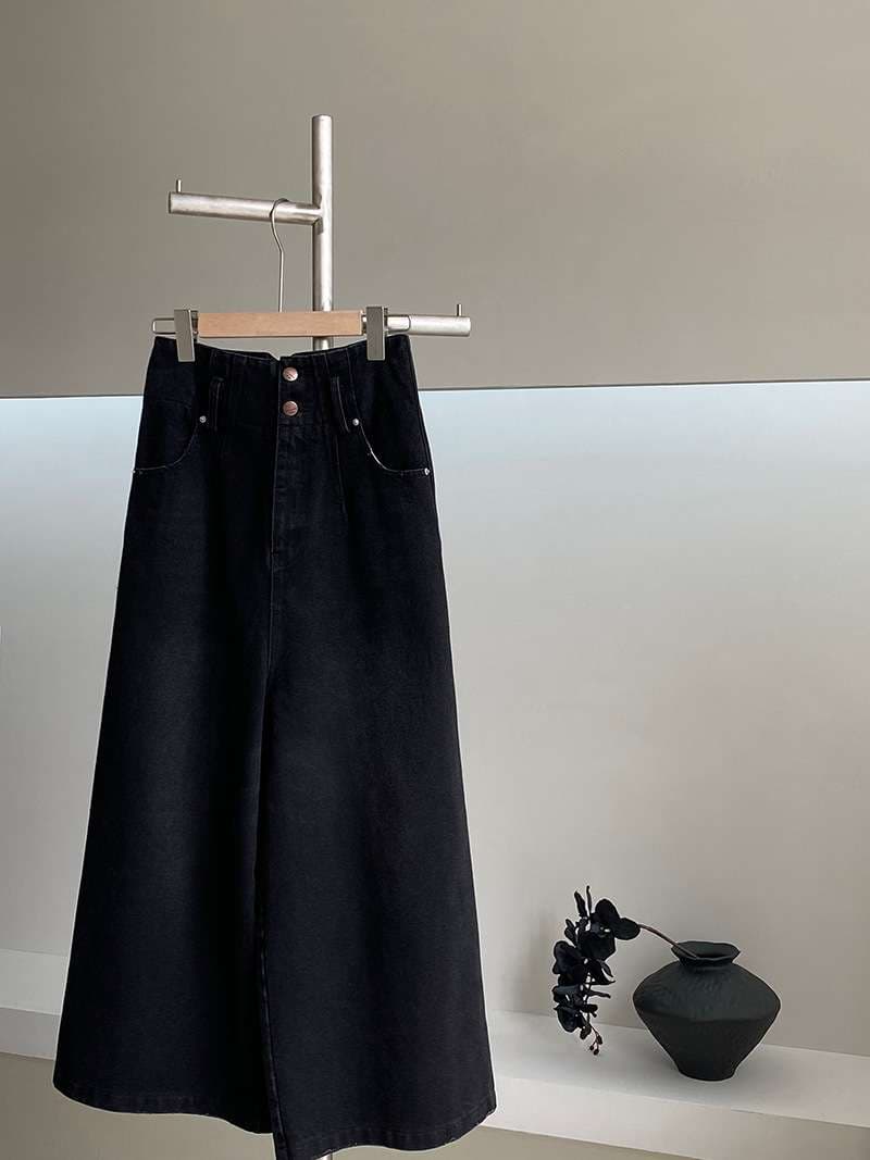 カジュアルコーデ  ワイドデニムパンツ ロング丈 ストレート