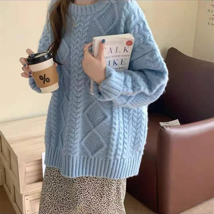カジュアルコーデ ケーブル編みニット セーター ゆったり フェミニン トップス
