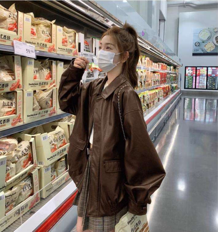 カジュアルコーデ オーバーサイズレザージャケット