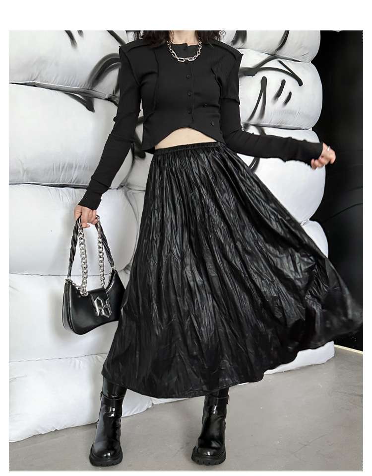 カジュアルコーデ  プリーツロングスカート