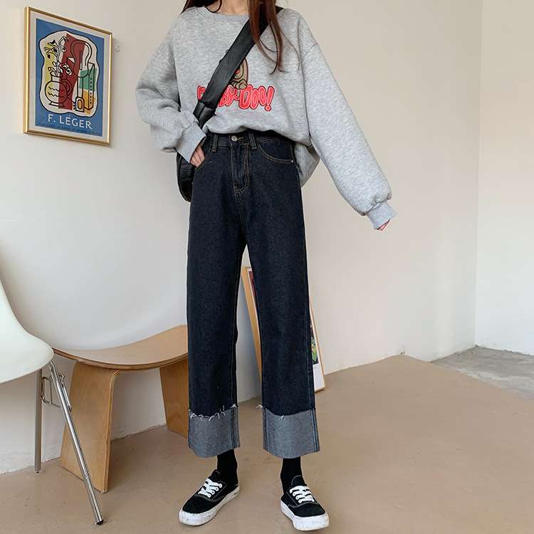 カジュアルコーデ ロールアップ裾デニムパンツ