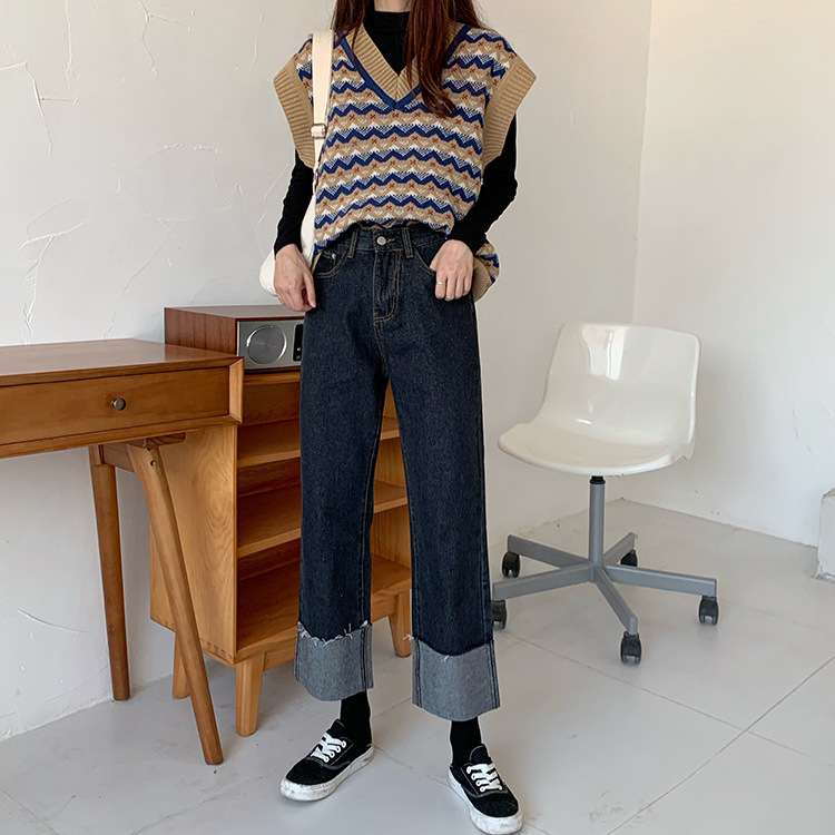 カジュアルコーデ ロールアップ裾デニムパンツ