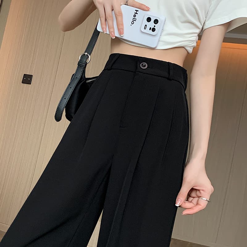 カジュアルコーデ ゆったりワイドストレートパンツ
