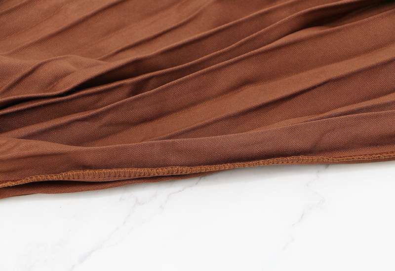 カジュアルコーデ  プリーツミディスカート