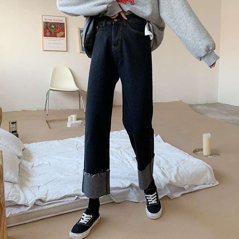 カジュアルコーデ ロールアップ裾デニムパンツ