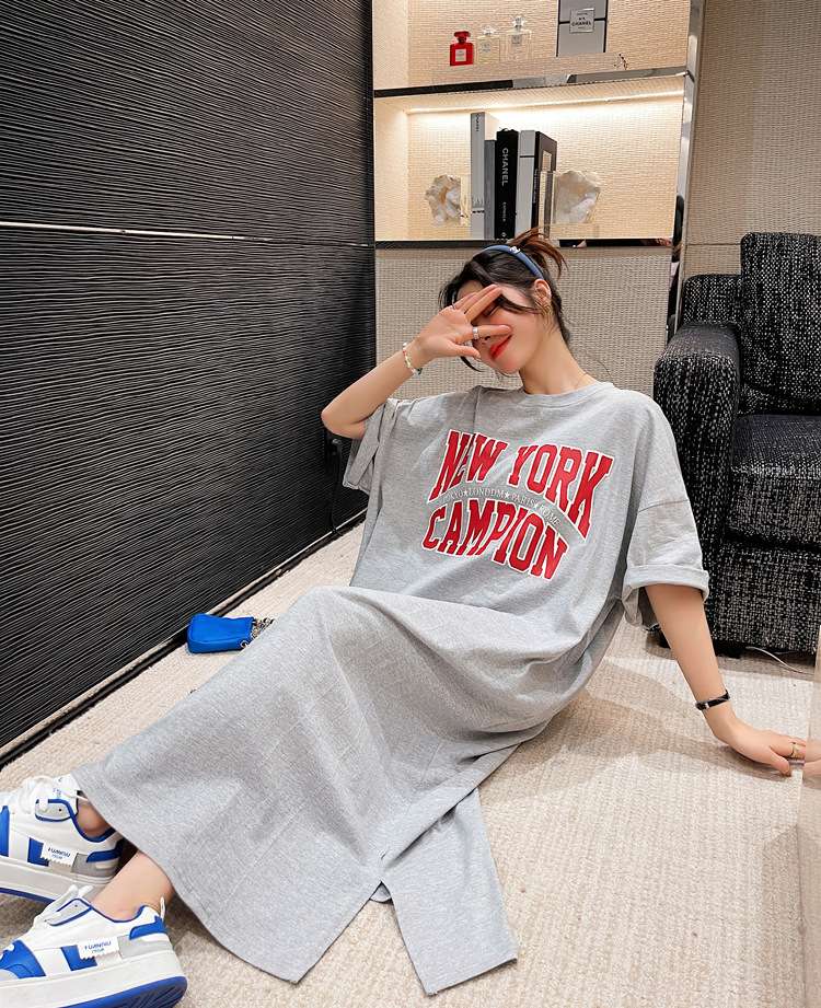 カジュアルコーデ  ニューヨークロゴゆったりTシャツワンピース