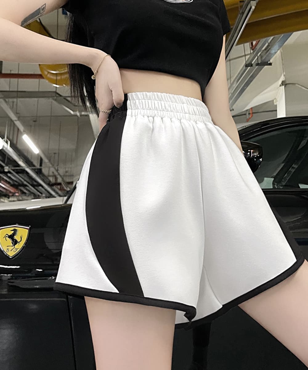 カジュアルコーデ スウェット生地ショートパンツ パイピング付きゆったり短パン