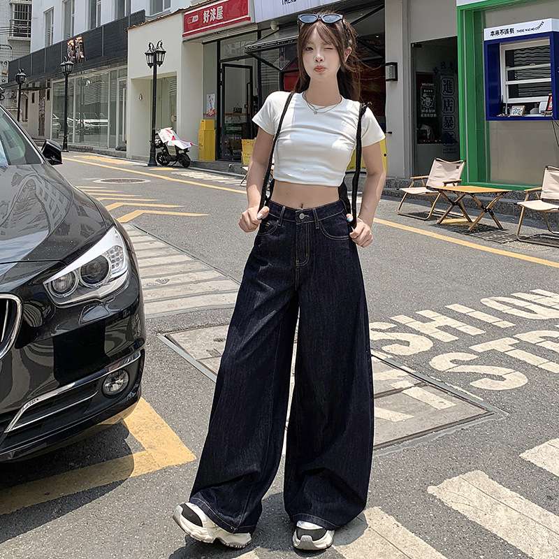 カジュアルコーデ  ゆったりワイドデニムパンツ