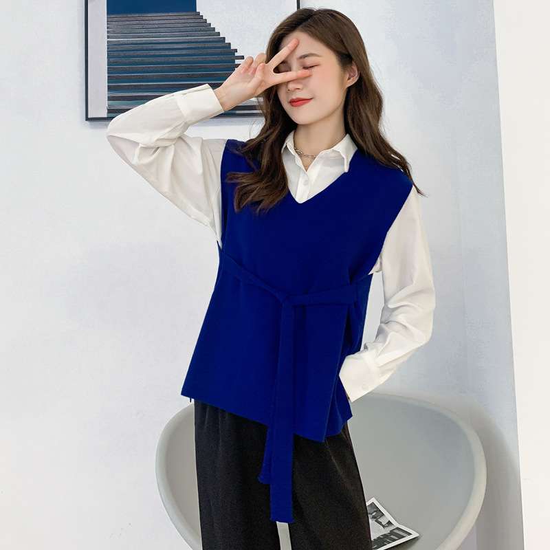 カジュアルコーデ  ベルト付きVネックニットベスト