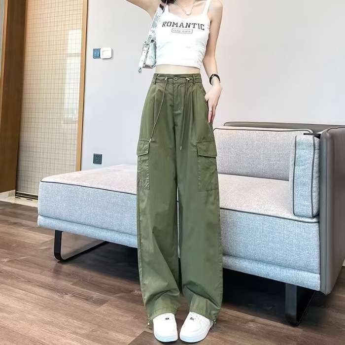 カジュアルコーデ  ゆったりカーゴワイドパンツ