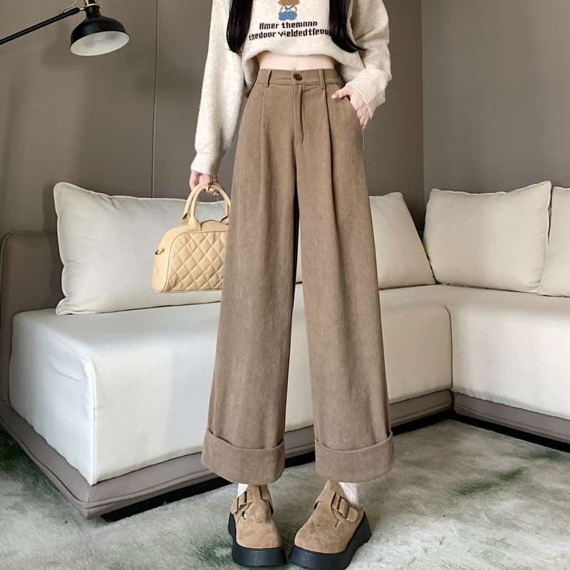 カジュアルコーデ ワイドシルエットコーデュロイパンツ