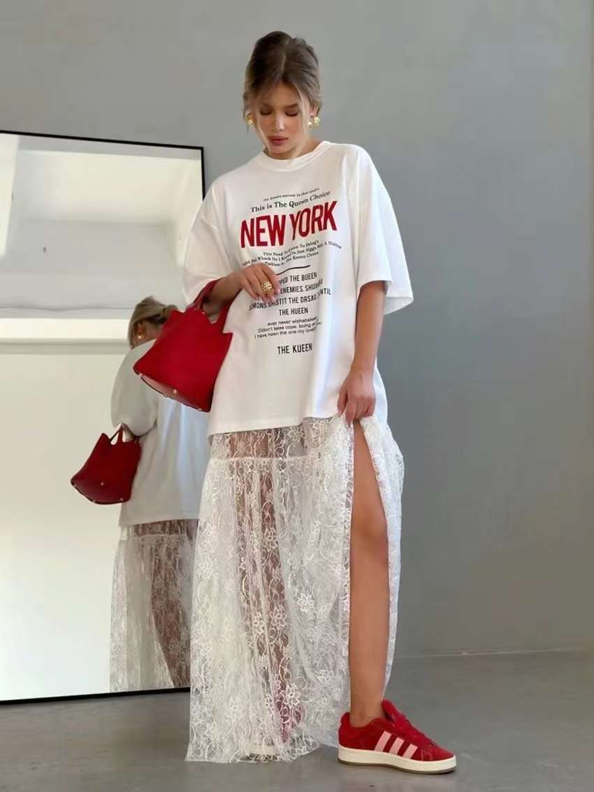 カジュアルコーデ  ニューヨークTシャツ×レーススカートワンピース