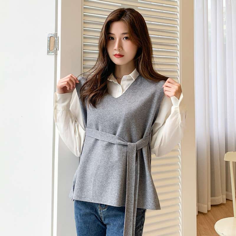 カジュアルコーデ  ベルト付きVネックニットベスト