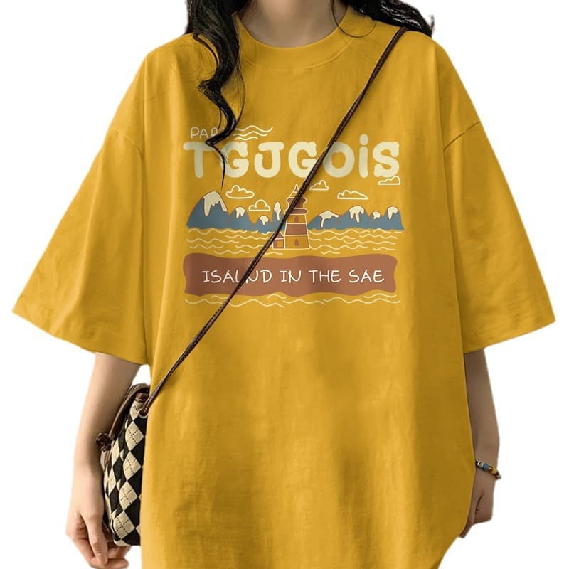 カジュアルコーデ リゾート風景プリント半袖Tシャツ