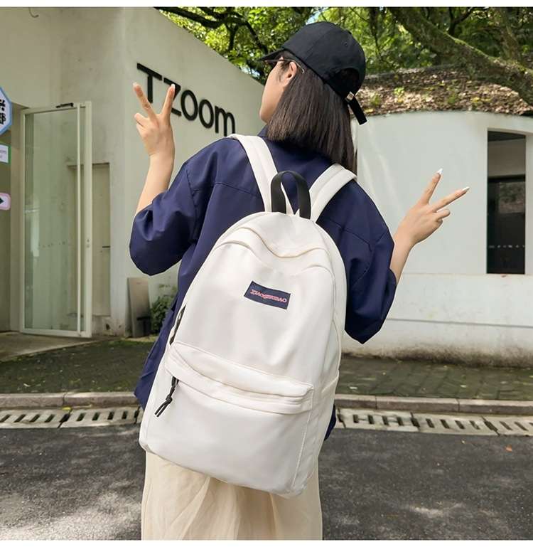 カジュアルコーデ  シンプルカジュアルデイパック