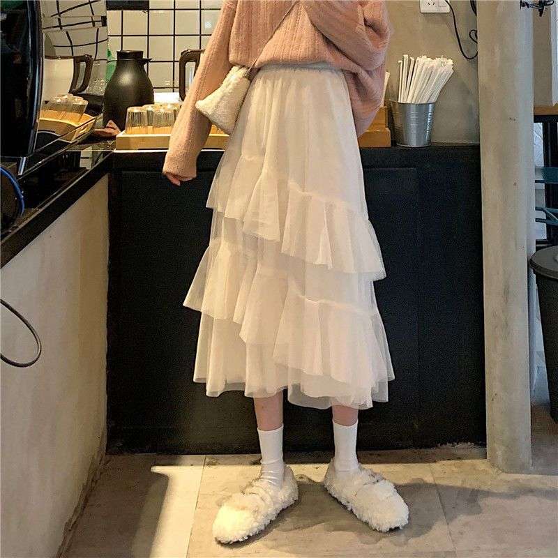 カジュアルコーデ  ティアードチュールロングスカート