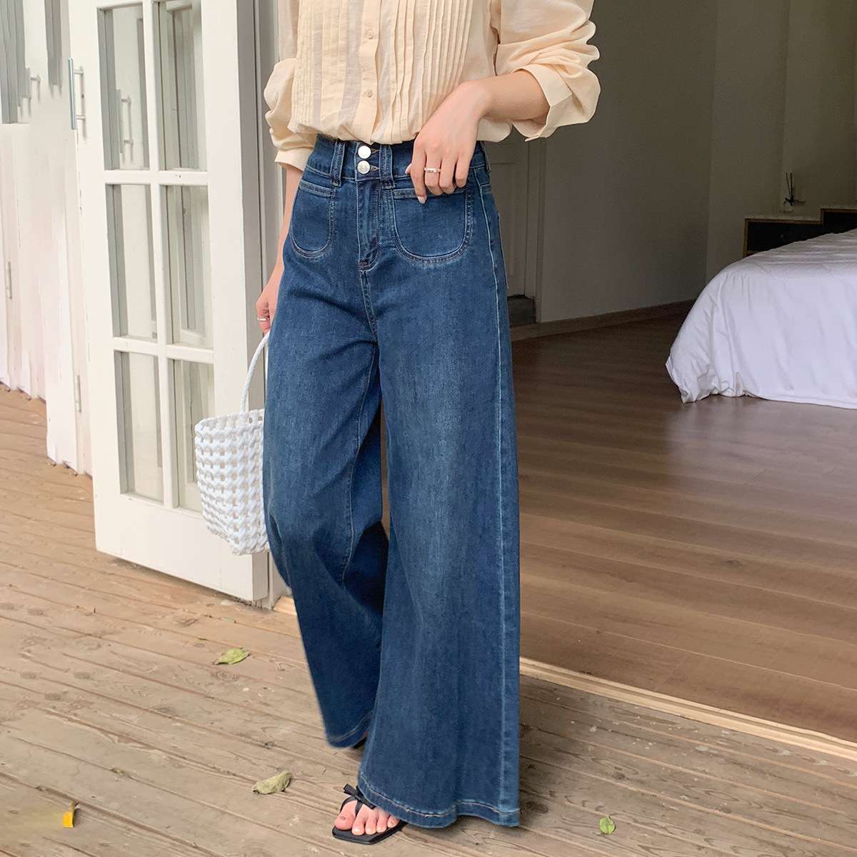 カジュアルコーデ  ハイウエストワイドレッグデニムパンツ
