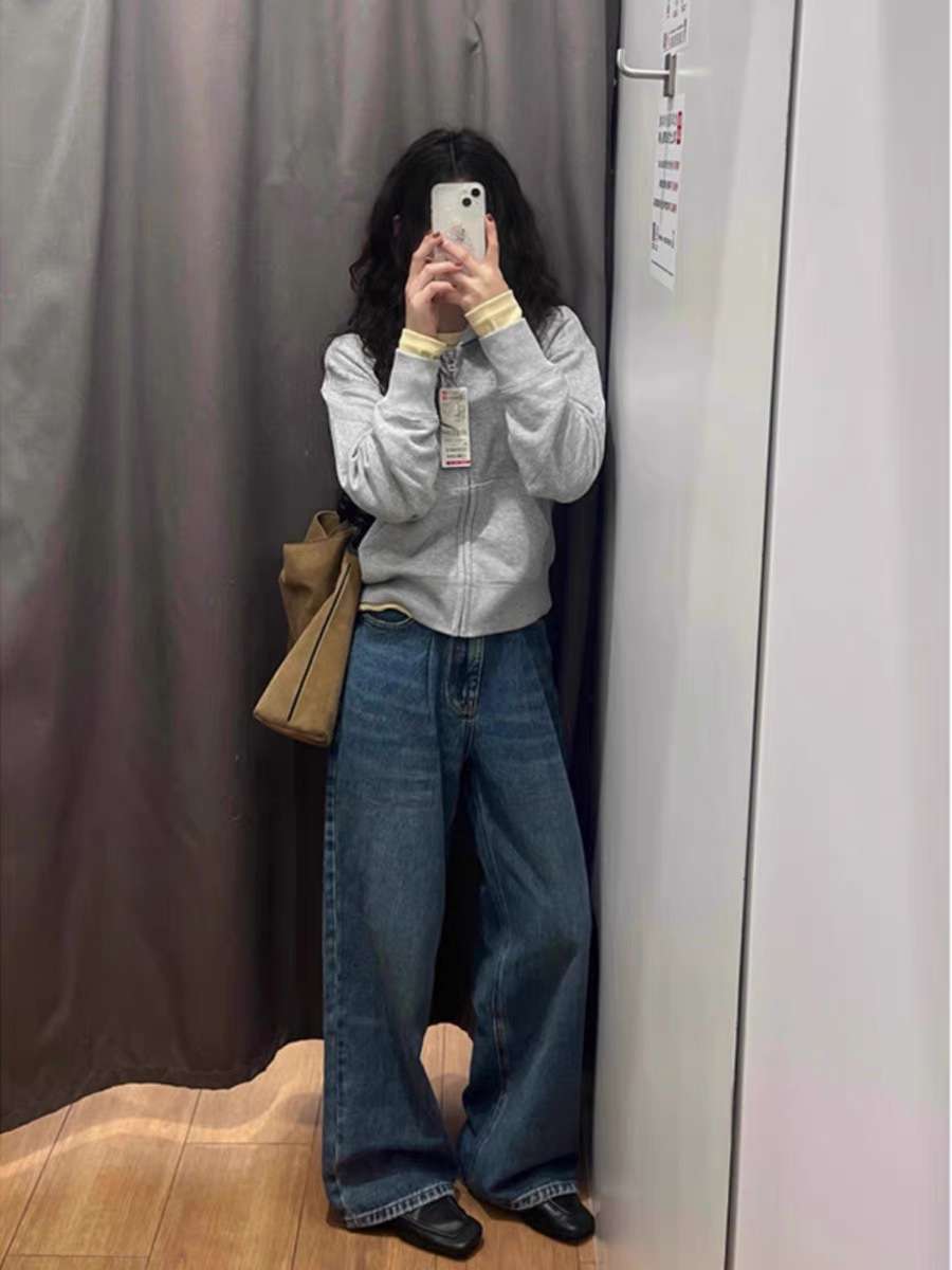 カジュアルコーデ  ゆったりワイドデニムパンツ