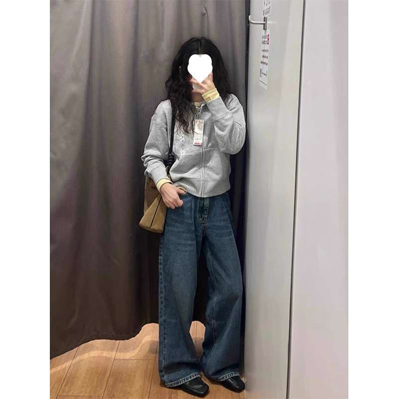 カジュアルコーデ  ゆったりワイドデニムパンツ