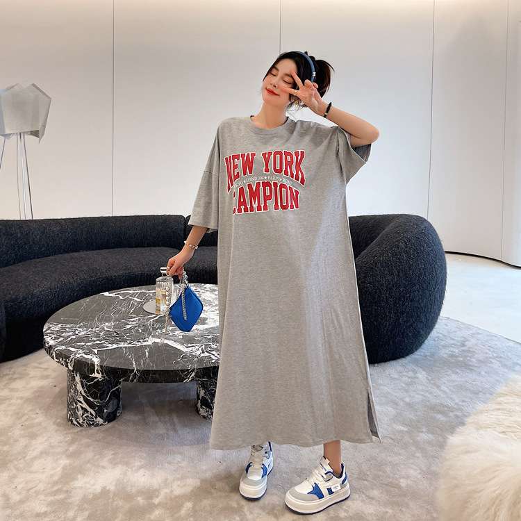 カジュアルコーデ  ニューヨークロゴゆったりTシャツワンピース