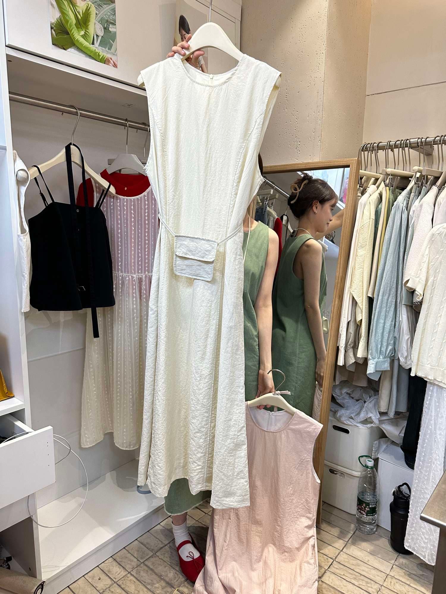 カジュアルコーデ  ゆったりシルエットのポケット付きワンピース