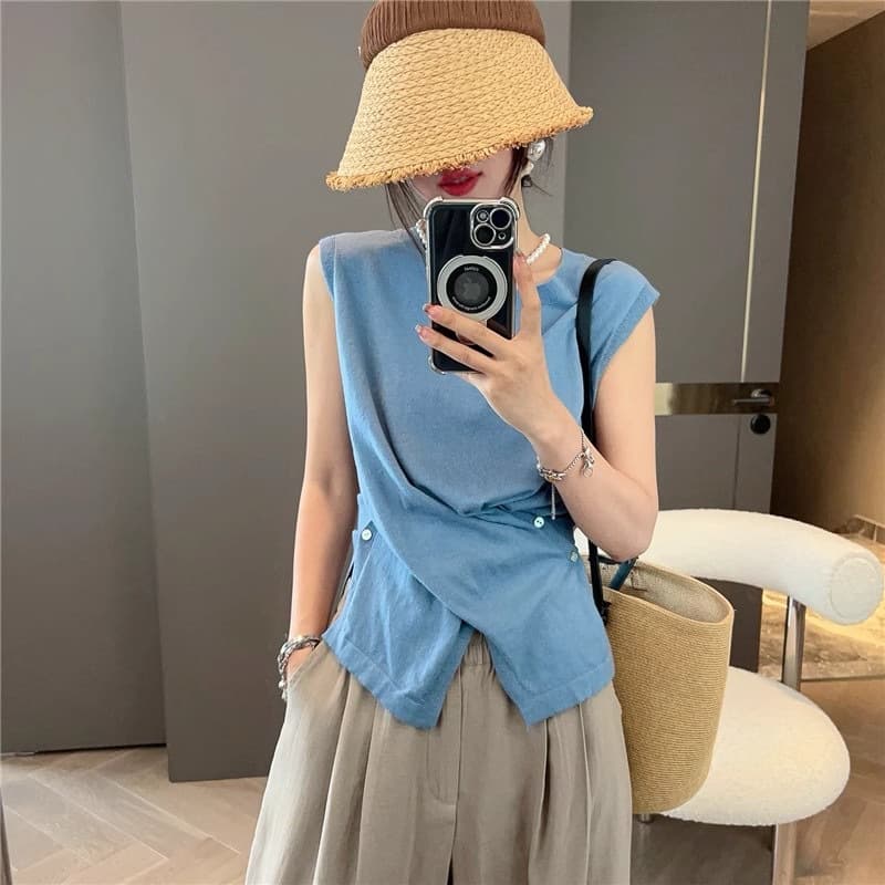 カジュアルコーデ ニットトップス袖なし薄手重ね着きれいめ