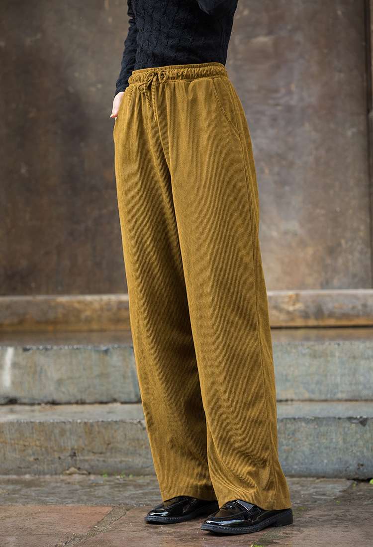 カジュアルコーデ  ゆったりコーデュロイワイドパンツ