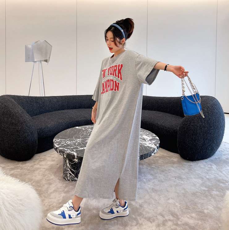 カジュアルコーデ  ニューヨークロゴゆったりTシャツワンピース