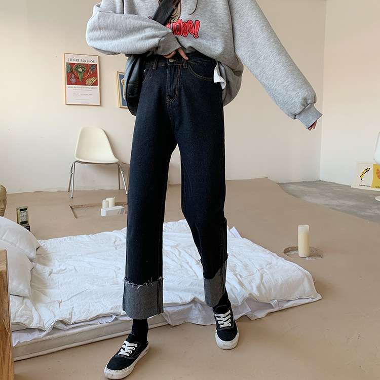カジュアルコーデ ロールアップ裾デニムパンツ