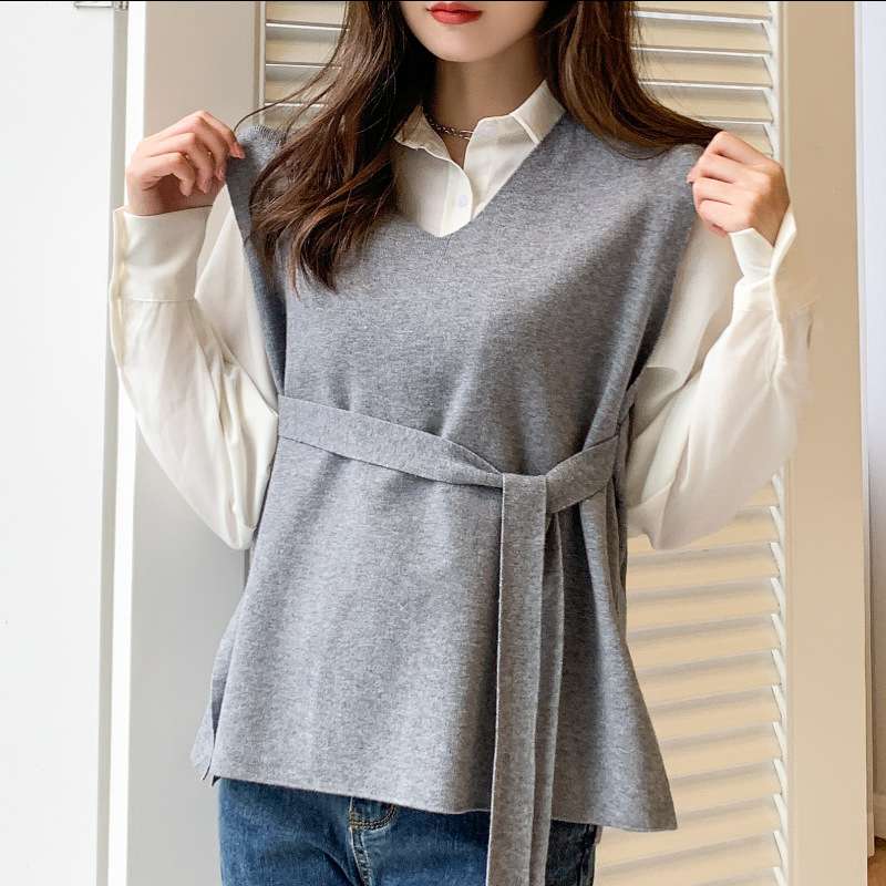 カジュアルコーデ  ベルト付きVネックニットベスト