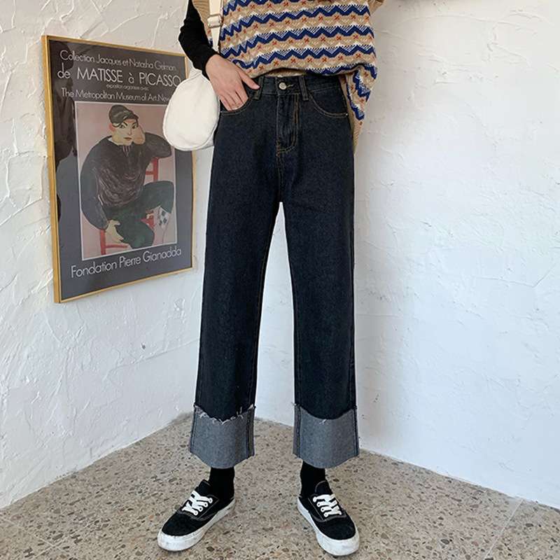 カジュアルコーデ ロールアップ裾デニムパンツ