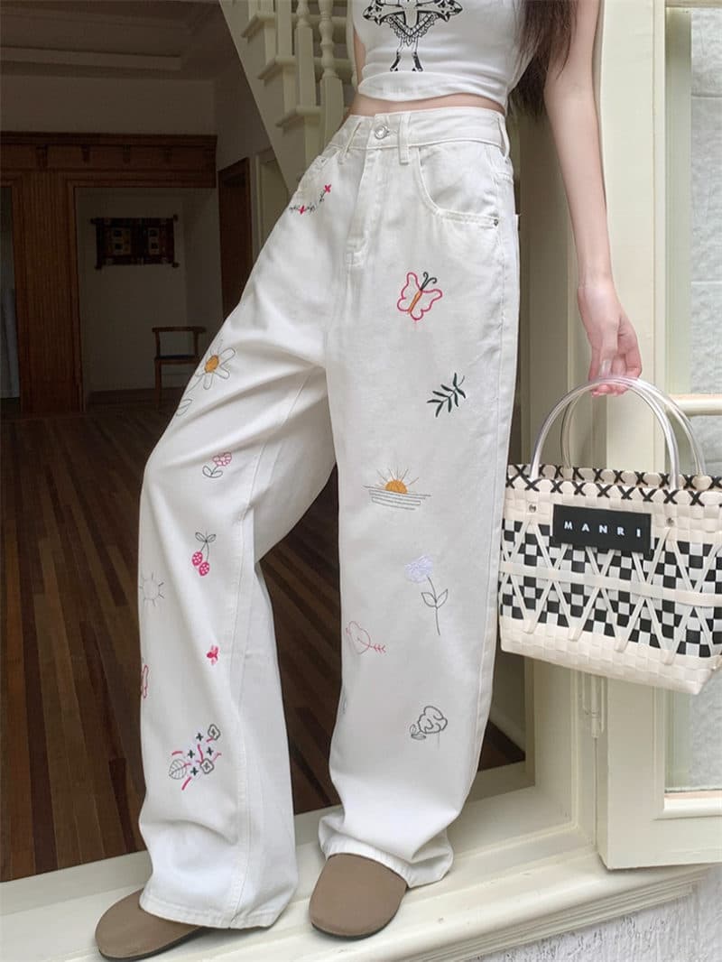 カジュアルコーデ レトロ刺繍 ハイウエストデニムパンツ 花柄ワイドレッグ