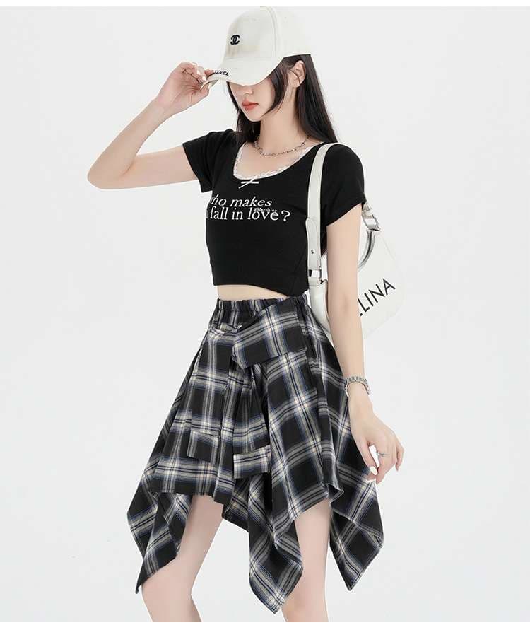 カジュアルコーデ アシンメトリーチェック柄スカート