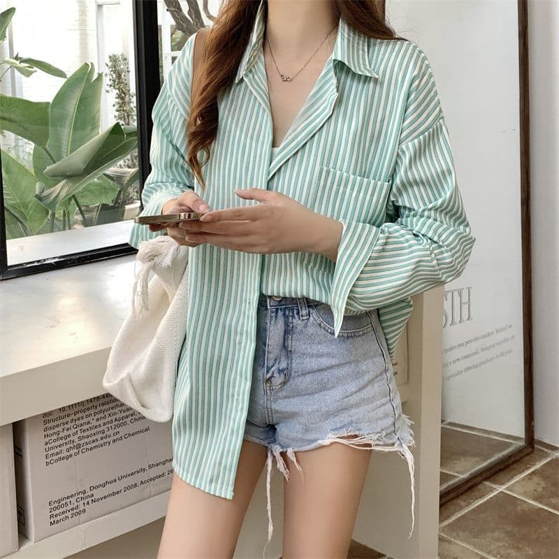 カジュアルコーデ カジュアルコーデ 爽やか縦縞オーバーサイズシャツ