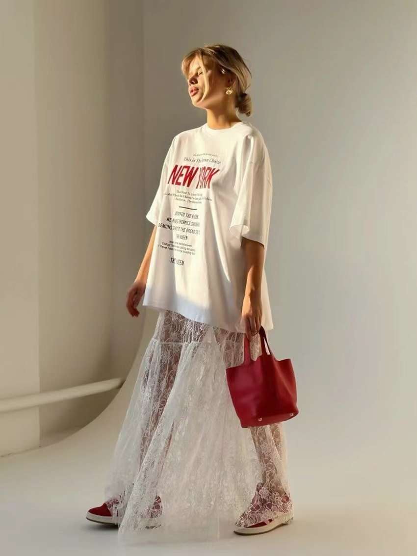 カジュアルコーデ  ニューヨークTシャツ×レーススカートワンピース